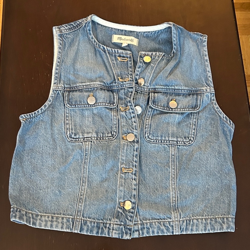 Madewell Women’s Blue Denim Sleeveless Vest with Pocket Flaps
